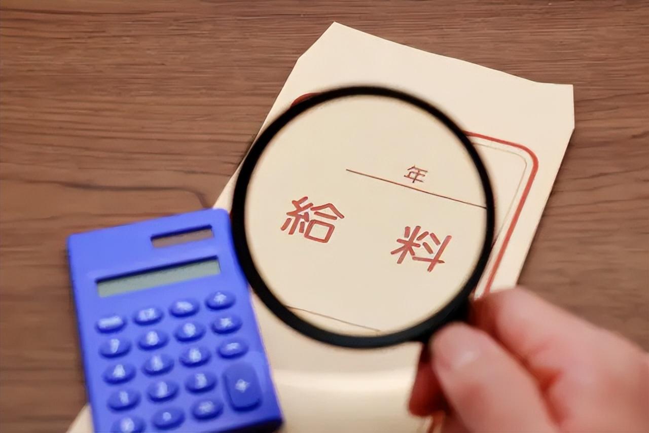 日本每月领取15万日元以上厚生养老金的人的比例是多少？-日本养老金多少