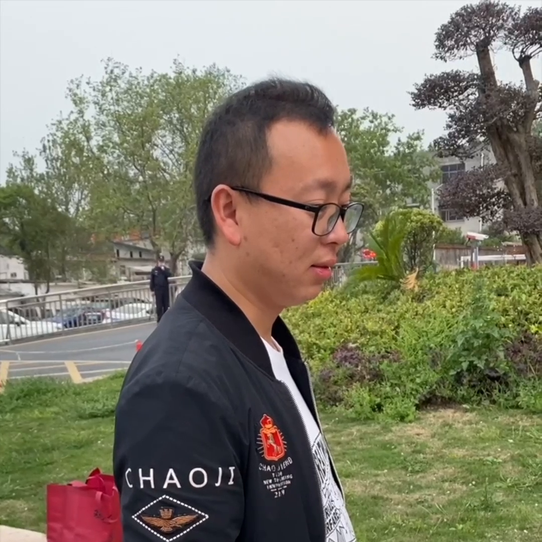 ，今天一位大哥卖金项链-黄金项链段了能卖多少钱
