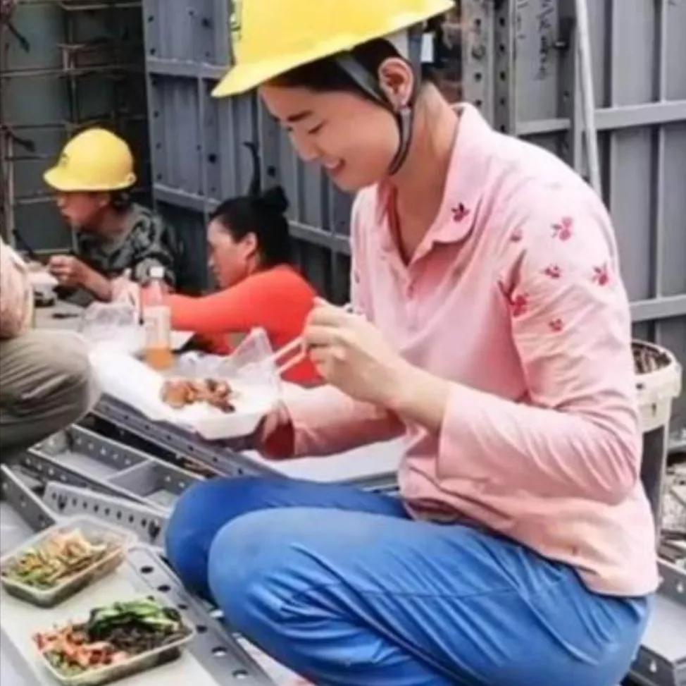 女儿上大学选了土木工程专业，毕业后就业去了工地，该怎么办？