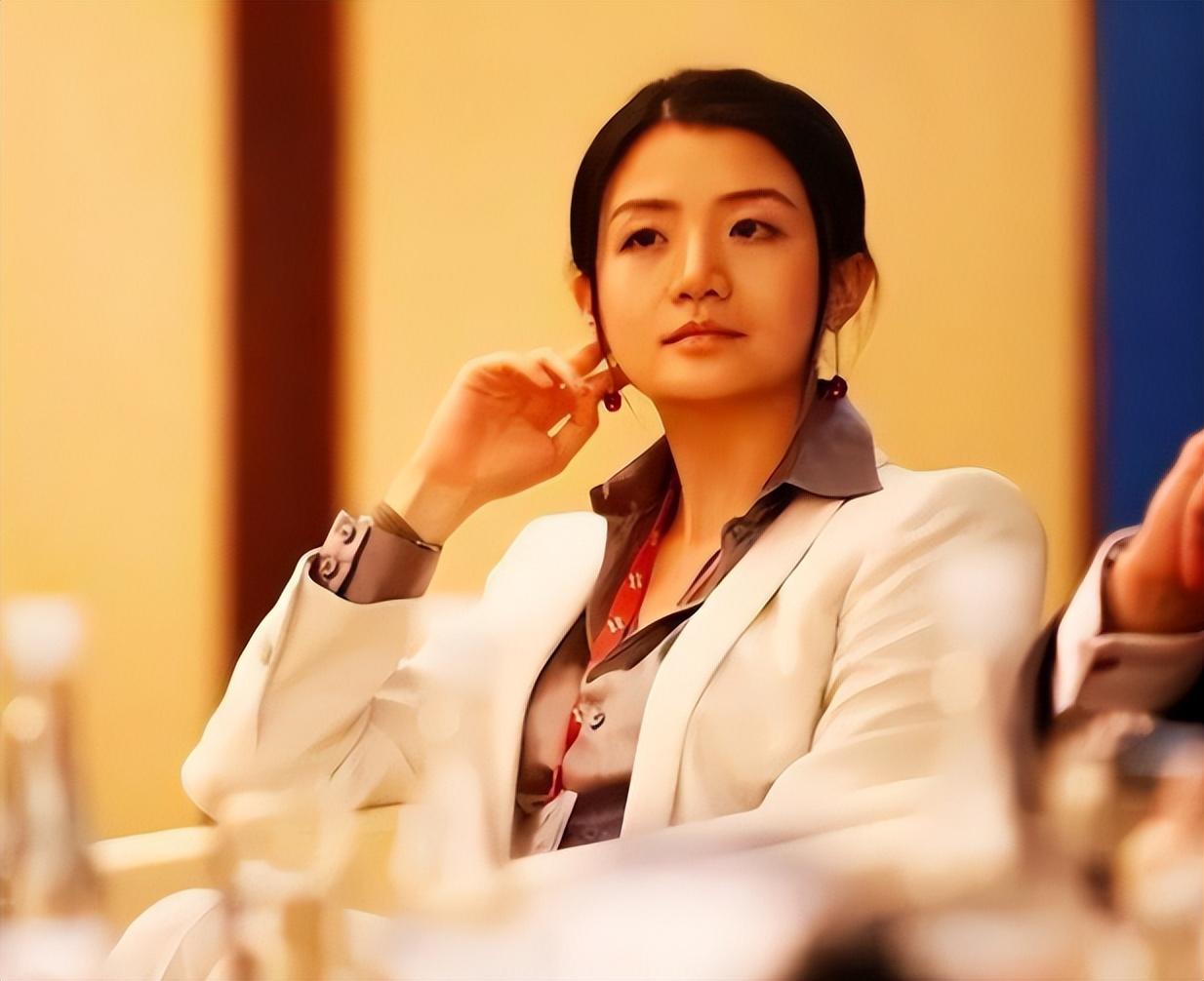 单身女富豪李颖，为请她马云三顾茅庐，择偶标准：不能打扰我工作-云峰基金李颖丈夫