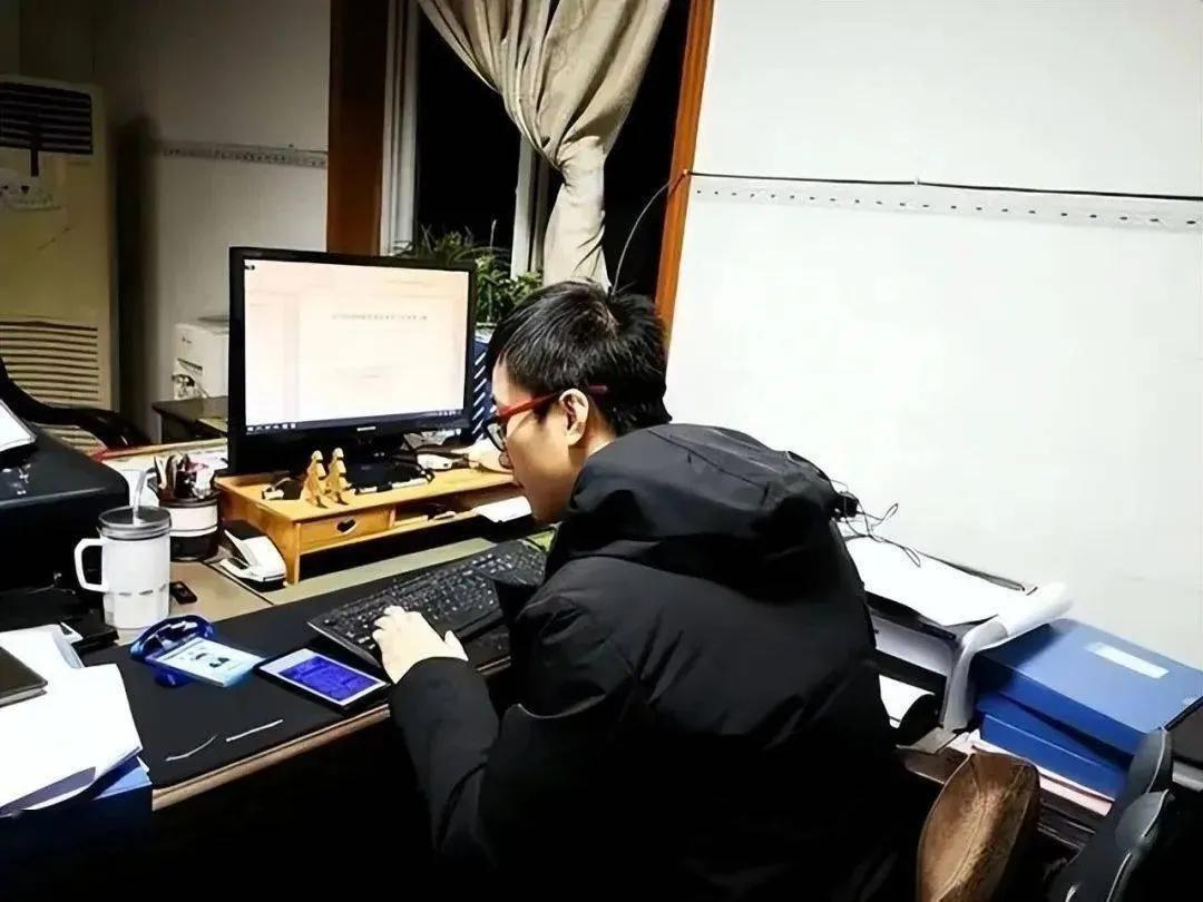 【推荐】100万存在银行里靠利息能养活自己吗一起来算算100万理财一年赚多少钱