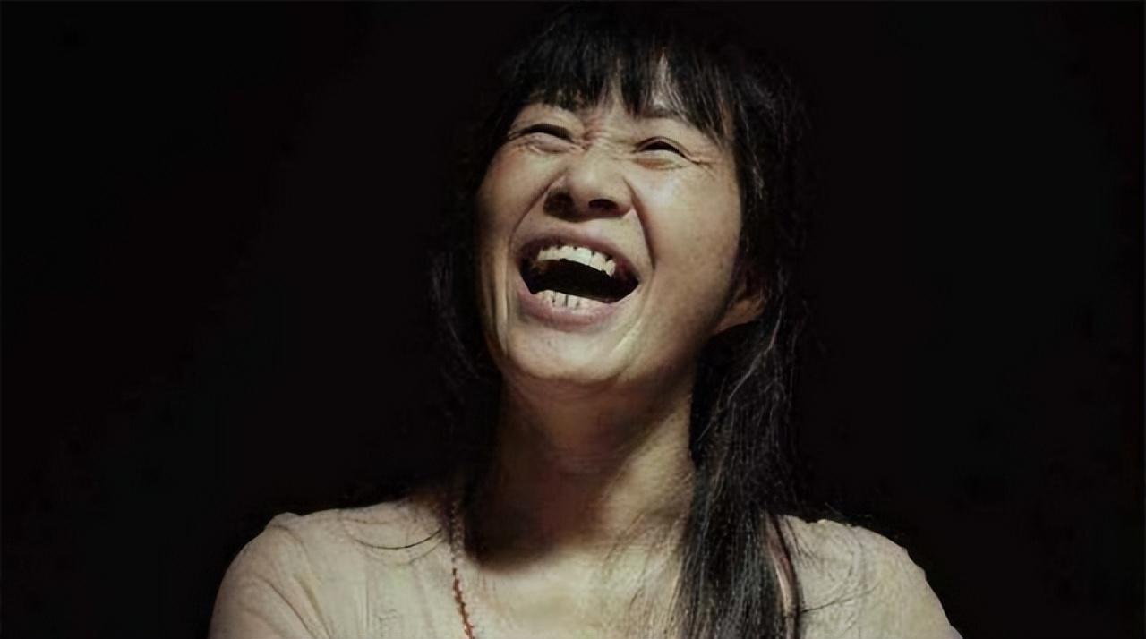 “脑瘫诗人”余秀华：出名后给李健写4首情诗表白，网友：你不配-李健有多少自己的财产