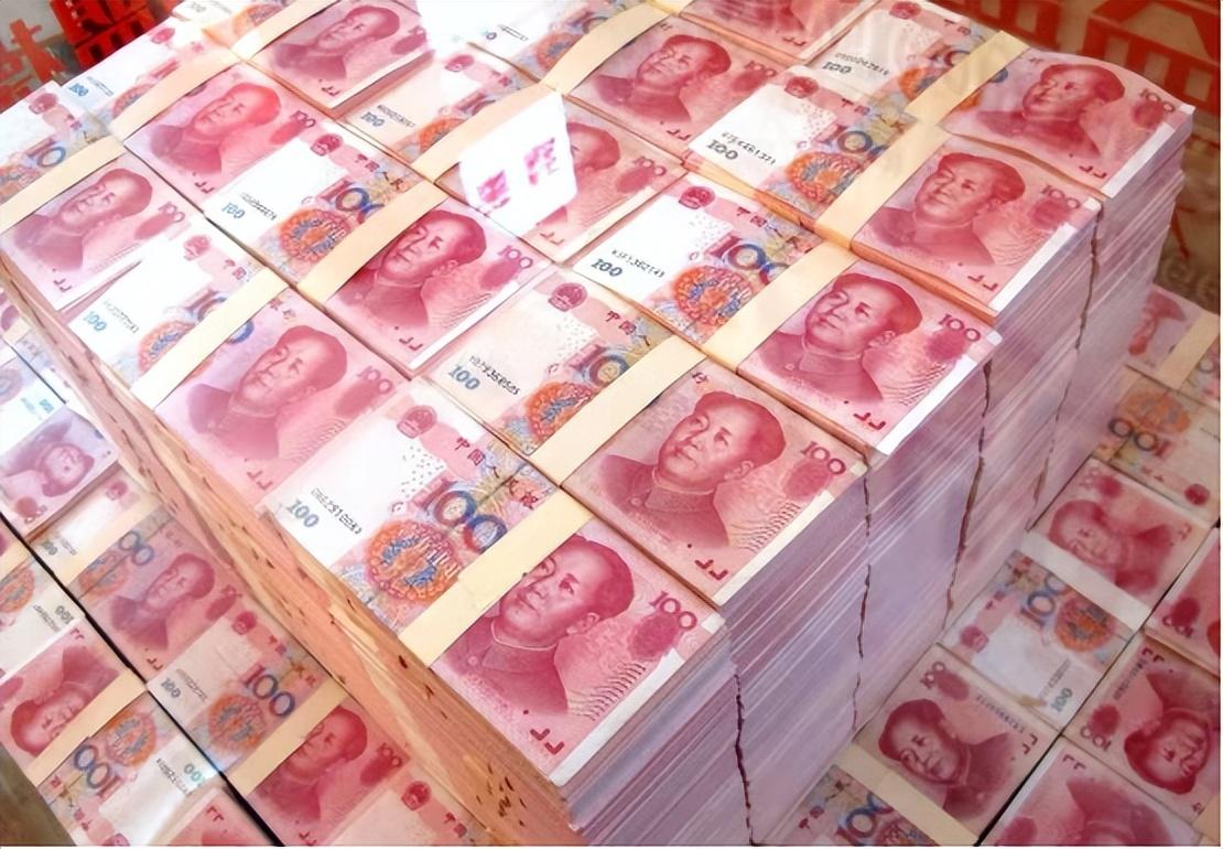 把一亿元存在银行里，靠利息过日子，可以享受到什么样的生活？-两亿人民币存银行利息有多少