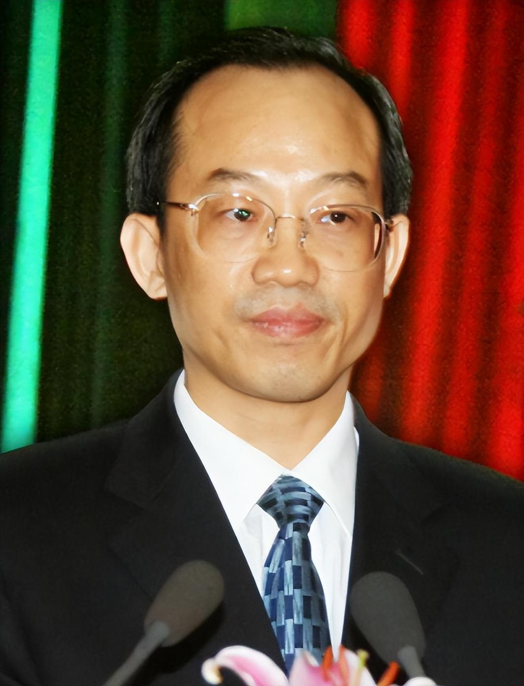 陈秋华这个贪官，真不是一般的好色，光情妇就有20个-广西丰林木业集团有限公司