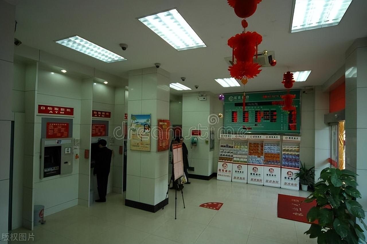 【推荐】作为银行人我为什么建议你在银行网点购买理财，而不是用手机购买-银行理财和基金哪个好
