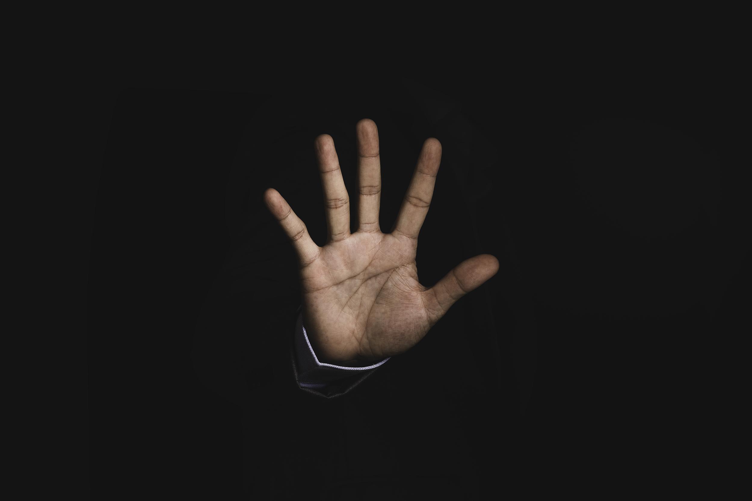 “赎旧买新”式自购后，中庚基金继续“减持”丘栋荣-基金赎不回来