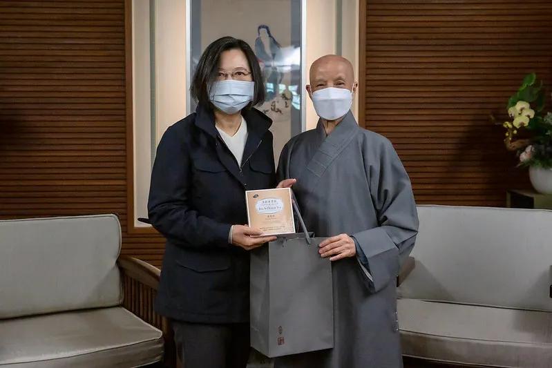 慈济感谢蔡英文协助买BNT，台媒体人质疑有猫腻：哪有人“感谢”对方让自己捐助-台湾慈济慈善基金会