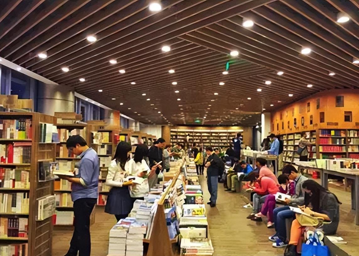 山东老板开书店，利用“免费不要钱”来做营销，一年盈利213万-开个实体书店多少钱