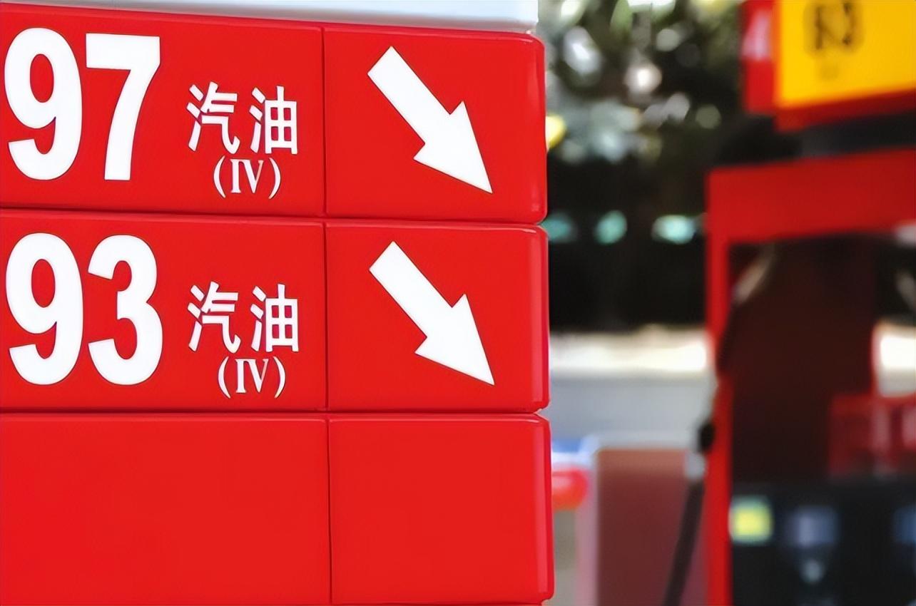 【推荐】中国一边费力大量进口原油，一边低价出口成品油，这是为什么呢？-中国每年花多少钱进口石油