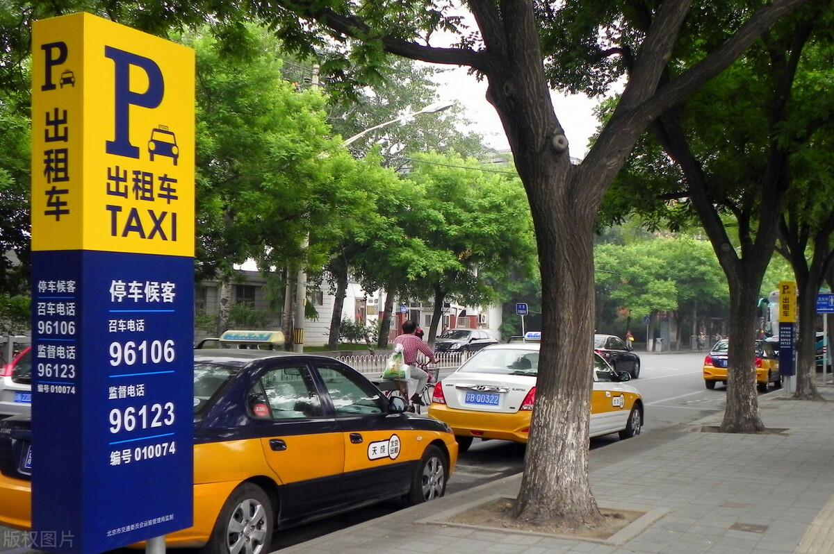 300万出租车司机，11年里含泪退出，他们到底做错了什么？-眼里出租车一个月能挣多少死