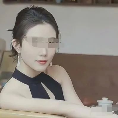 “石油姐”艺术照美的一塌糊涂，月收入不足1万5，却2年花了150万-原油一年的收益有多少