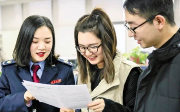 40年工龄的正科级公务员，退休金每月近8000元，难怪大学生想考公-任正科级五年工资级别多少级
