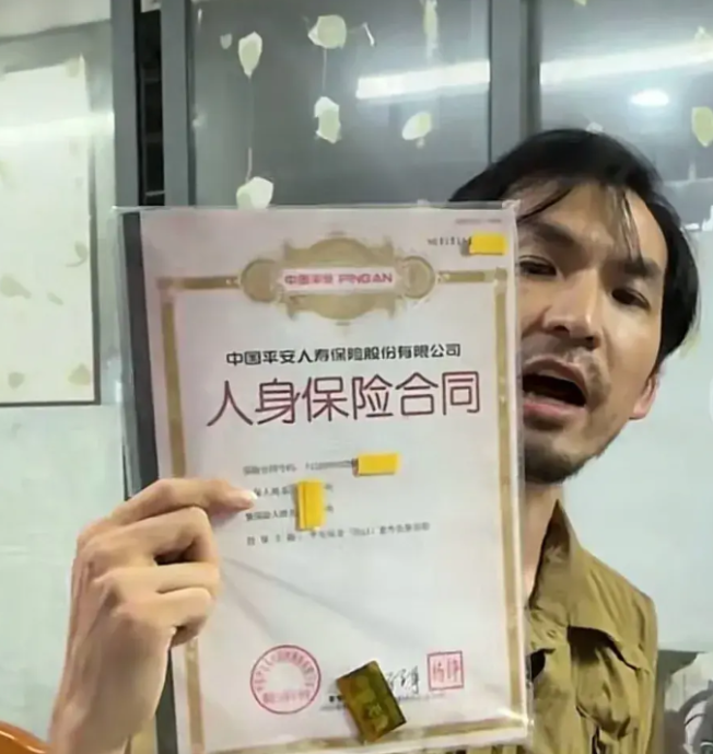 一个人干翻三亚海鲜市场，怕被人砍，男子买200万意外险-意外保险200卡单最多报多少