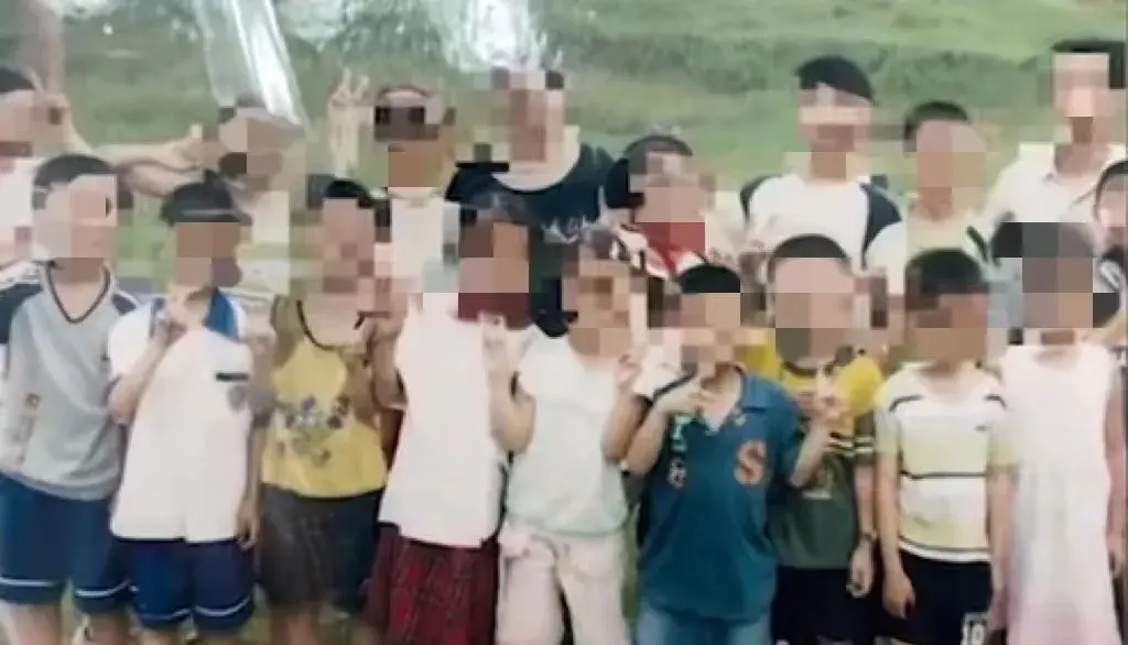 “看到背影，身体止不住颤抖”成年后，她将猥亵自己的小学校长送上法庭：至今记得对方体温，想起来就恶心-深圳一止上公司官方网