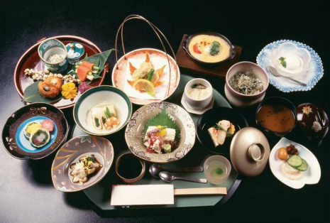 日本料理讲究时令，1万日元就能吃上一家米其林星级的料理-1w日元等于多少人民币