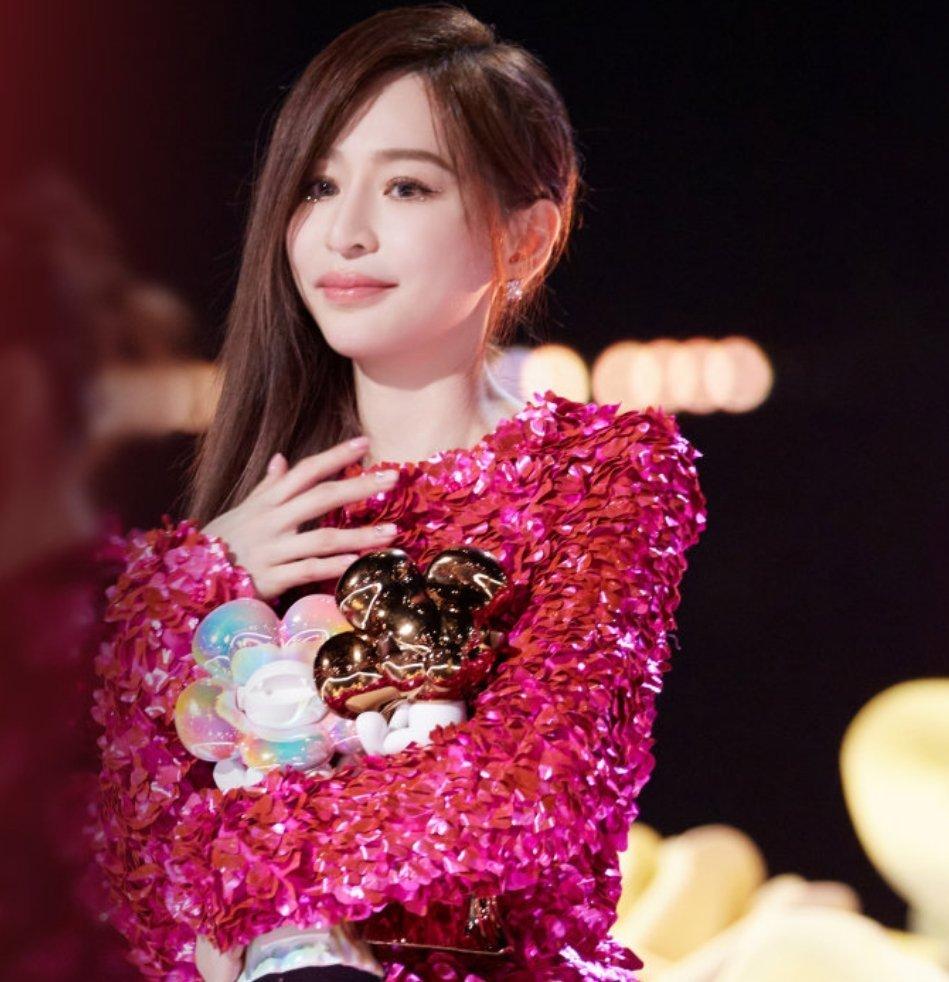 《浪3》决赛：谭维维的嗓子，郑秀妍的舞姿，比不过王心凌的人气-股票资讯浪