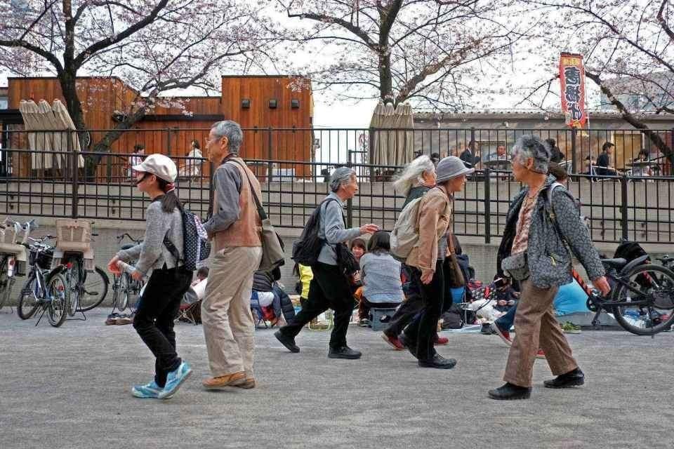 日本早就普及了65岁退休，然而政策实施后，结果却被证明是失败的-日本退休金是多少钱
