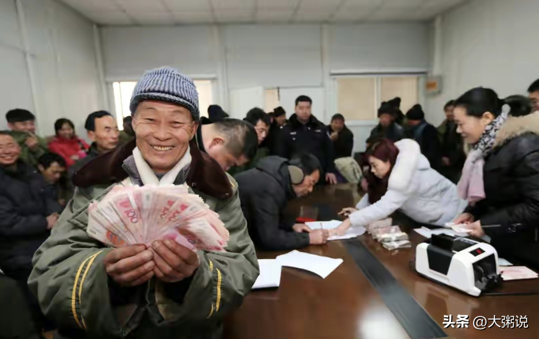 27年工龄，在杭州退休，每月能领取多少养老金？每年28337元？-浙江养老金退休后每月可领多少