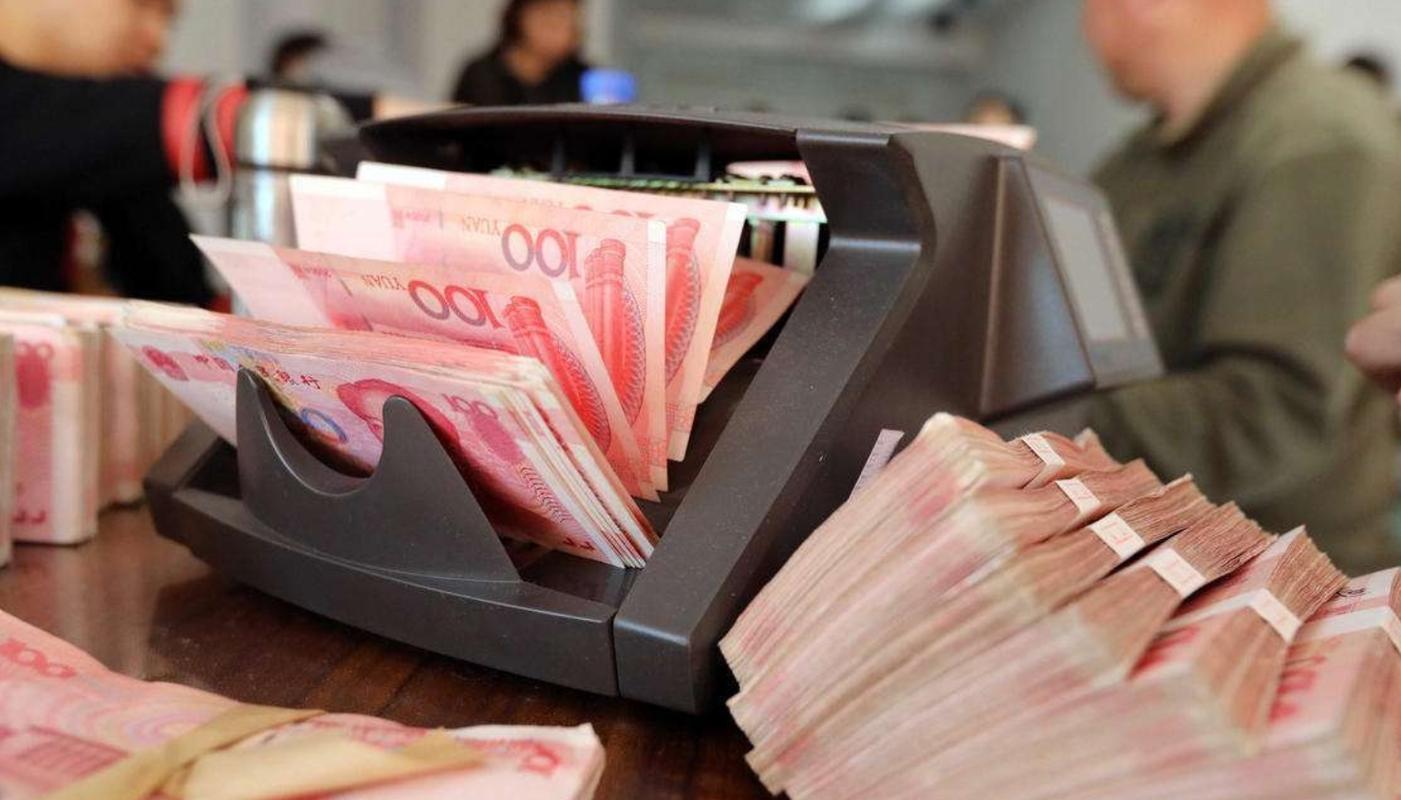 70万的房贷，30年需要多少利息，如果70万存银行30年，又有多少？-七十万存款在银行里有多少利息