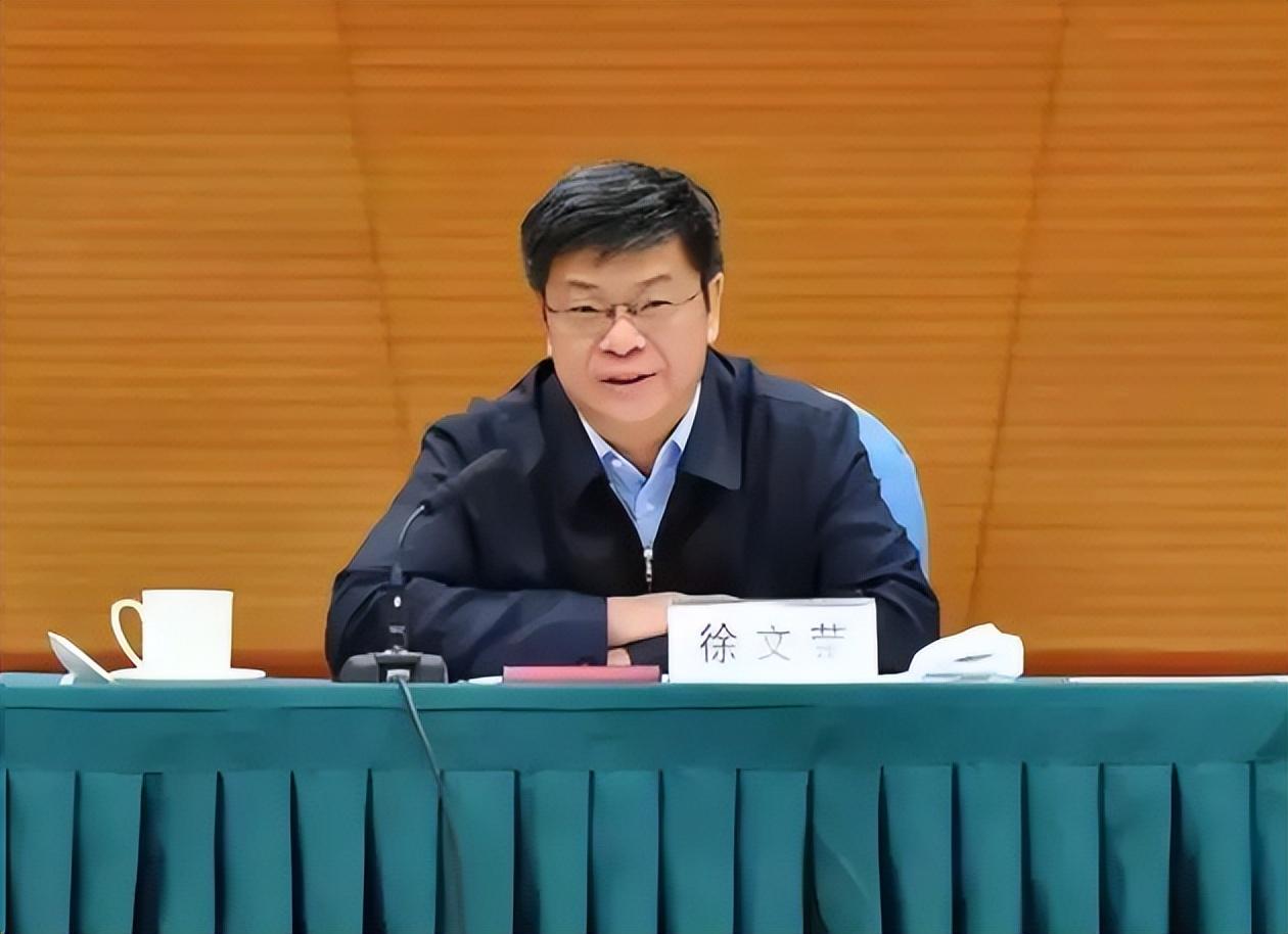 【推荐】中石油又一位高管被立案调查，职位比和董小姐牵手的胡总还高-中石油反腐有多少人