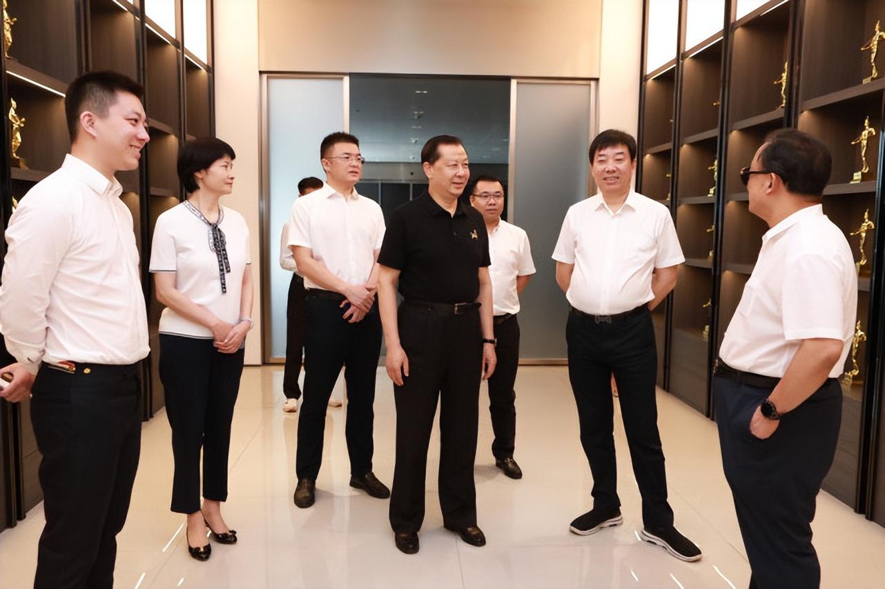 【推荐】中国建筑装饰协会领导一行莅临亚厦考察交流-亚厦装饰股份有限公司董事长