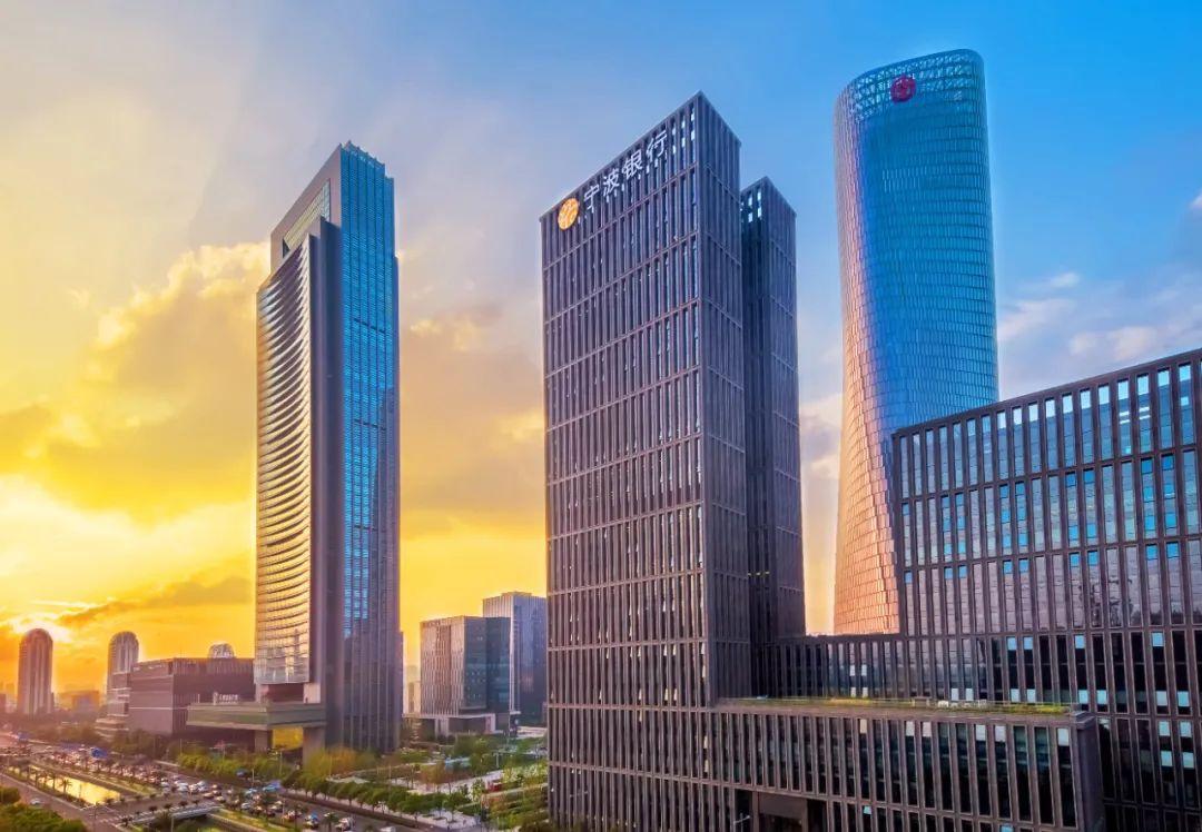 净利润230亿、不良率仅0.75%，“长跑冠军”宁波银行的双赢之道-宁波银行的工资年薪最低多少