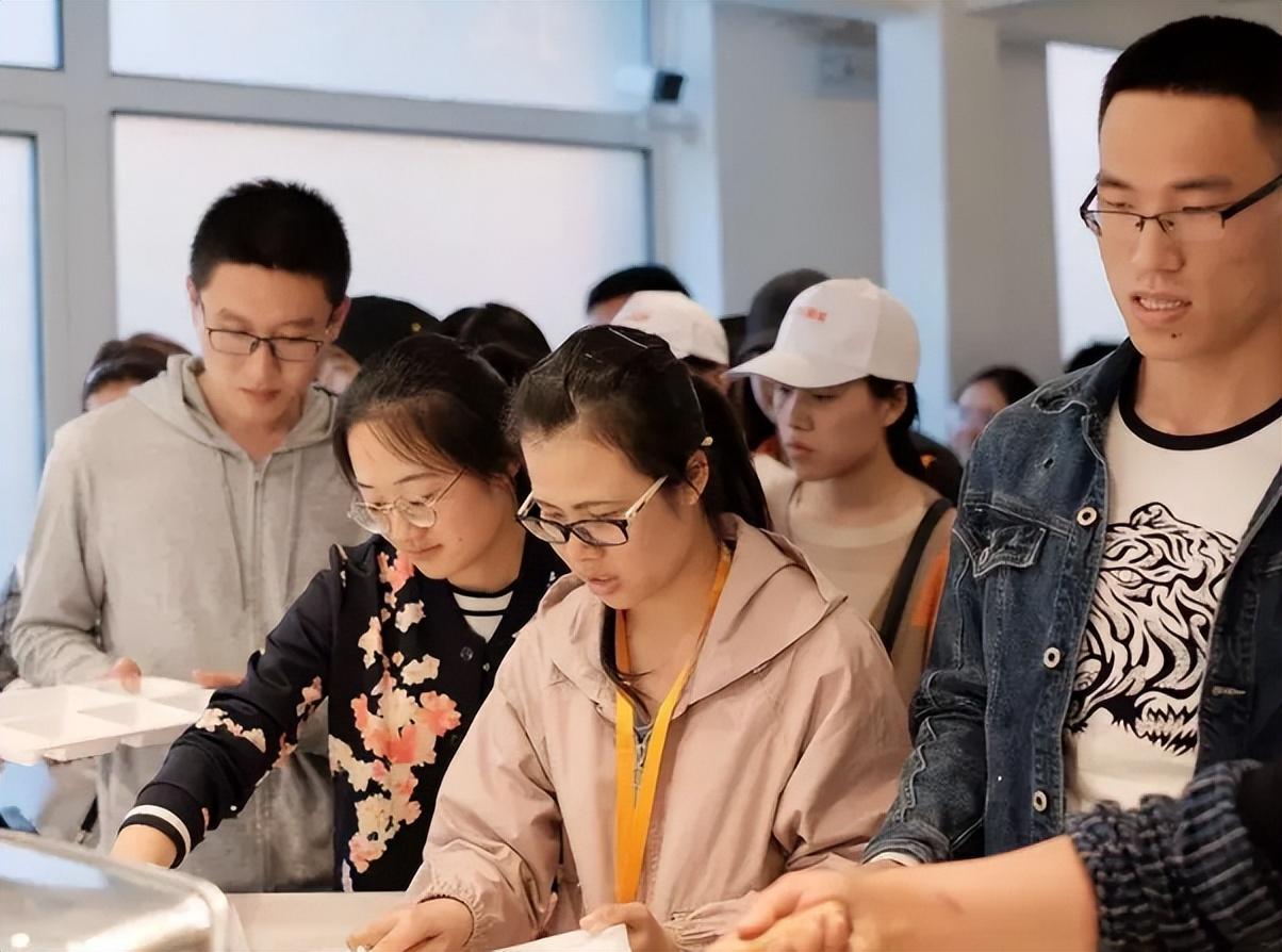 “延迟退休”已敲定，退休年龄每年推迟4个月？消息并非空穴来风-社保延迟退休最少交多少个月