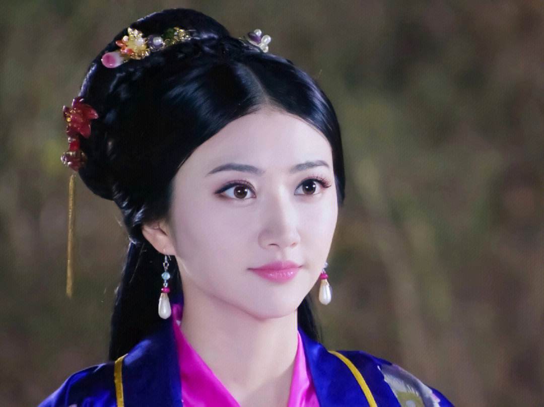 8位花钱如流水的女明星：400元的水1200面膜，2000万的包开展览？-白富美一个月花多少钱