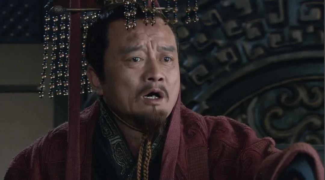 岛内三足鼎立，但也都是变色龙式的“政客”，一群“袁术”而已。-台湾股票软体三足丝资讯