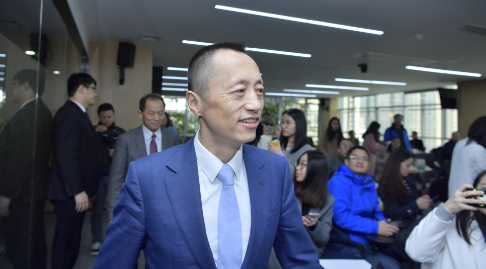 “万科今年要么死，要么活”！郁亮震撼发言：收入肯定大幅下调！我买机票不订头等舱，地产业处于“黑铁时代”-万科公司年会会议行程