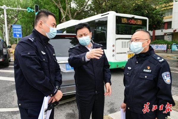 【推荐】十万市民关注治堵“金点子”活动，交管部门分9路现场办公-武汉长江交管多少频道