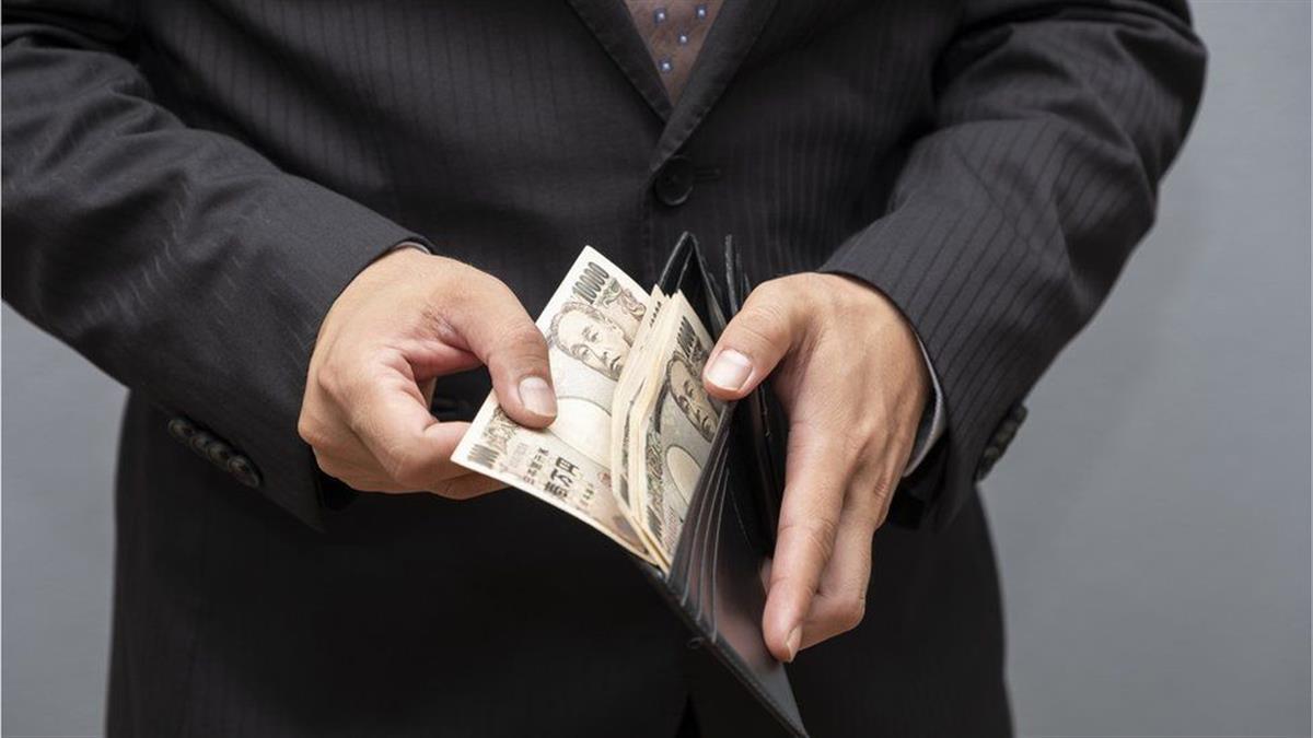 日本小镇错将全镇救济金4630万日元打给24岁男子，结果令人哭笑不得-265日元是多少人民币