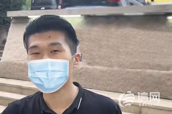 割双眼后眼睛一大一小换医生做修复手术仍需缴纳800元-男生做双眼皮手术费用