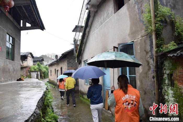 （人民幸福生活）让爱播撒希望湖南怀化“拾穗行动”温暖2500余名事实孤儿-孤儿基金