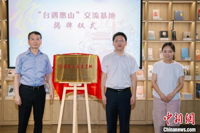 两岸亲子家庭在江苏无锡体验江南蚕桑文化-无锡秀江南文化传媒有限公司