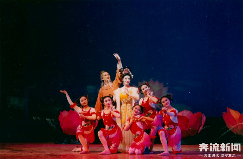 「奔流·闲谭」舞剧《丝路花雨》诞生记-2013中国绿公司年会视频