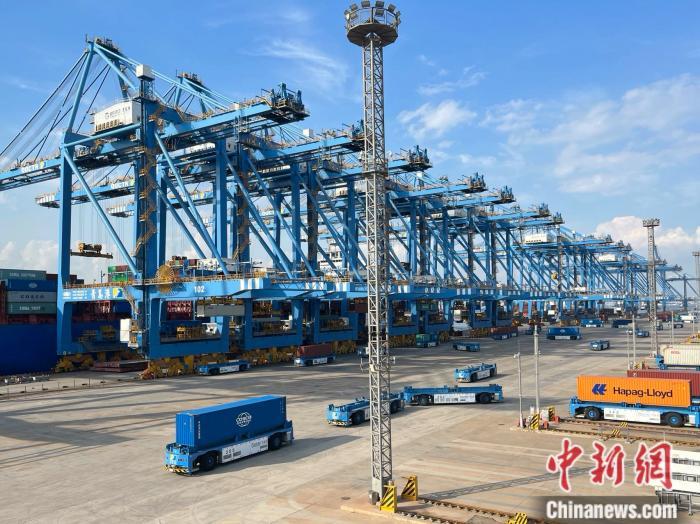 「港口雄开万里流」向海图强，“无人码头”青岛港写满故事-青岛港国际融资租赁有限公司