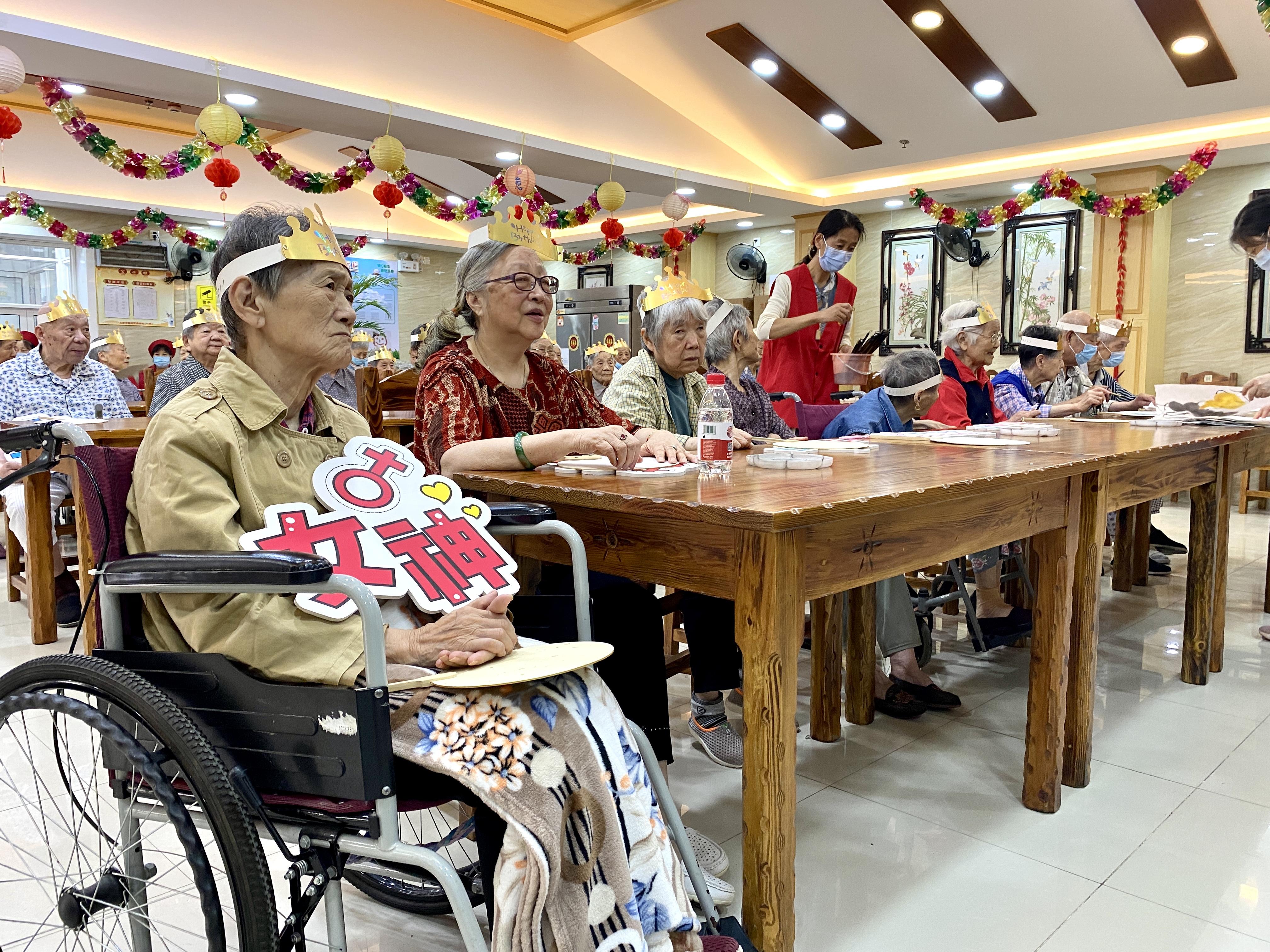 当“记忆的橡皮擦”出现，他们送去的除了长寿面，还有温情陪伴……-上海觉群文教基金会