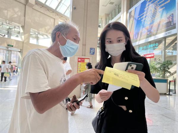 200-600元一单，陪诊行业兴起：挂号、陪伴就医、取药的“临时家属”-医托一般能赚多少钱