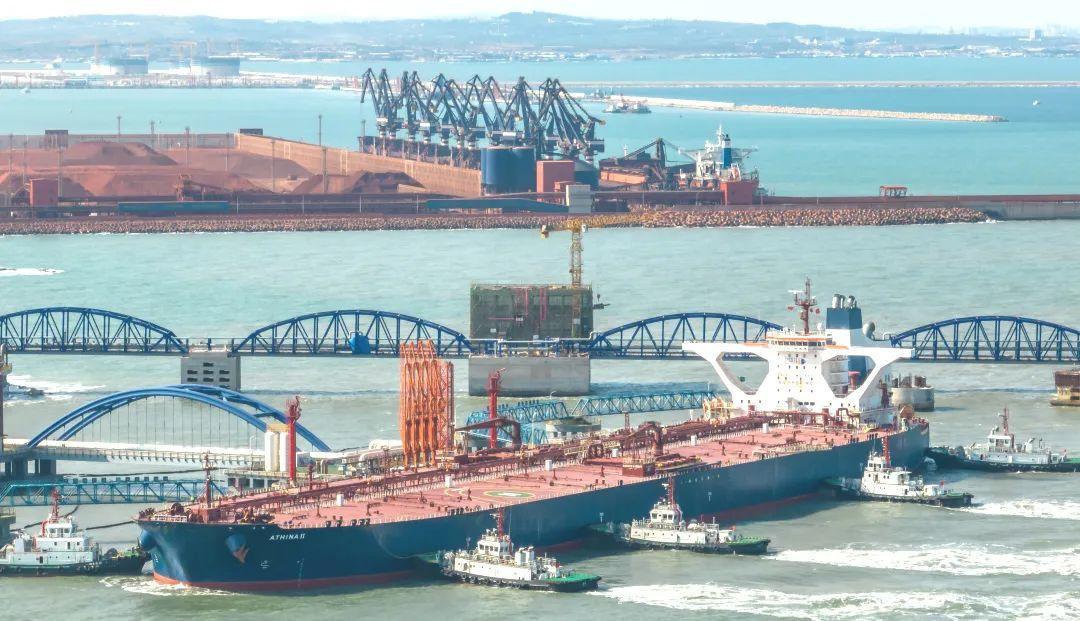 6艘超大型油轮组团到港！烟台港西港区创单月30万吨级油轮接卸新高-超大型油轮值多少钱