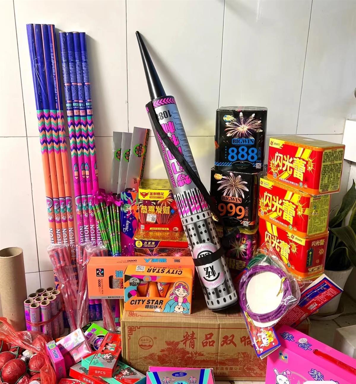 春节将至烟花生意火爆，烟花“平替”同步上线-卖烟花的利润多少