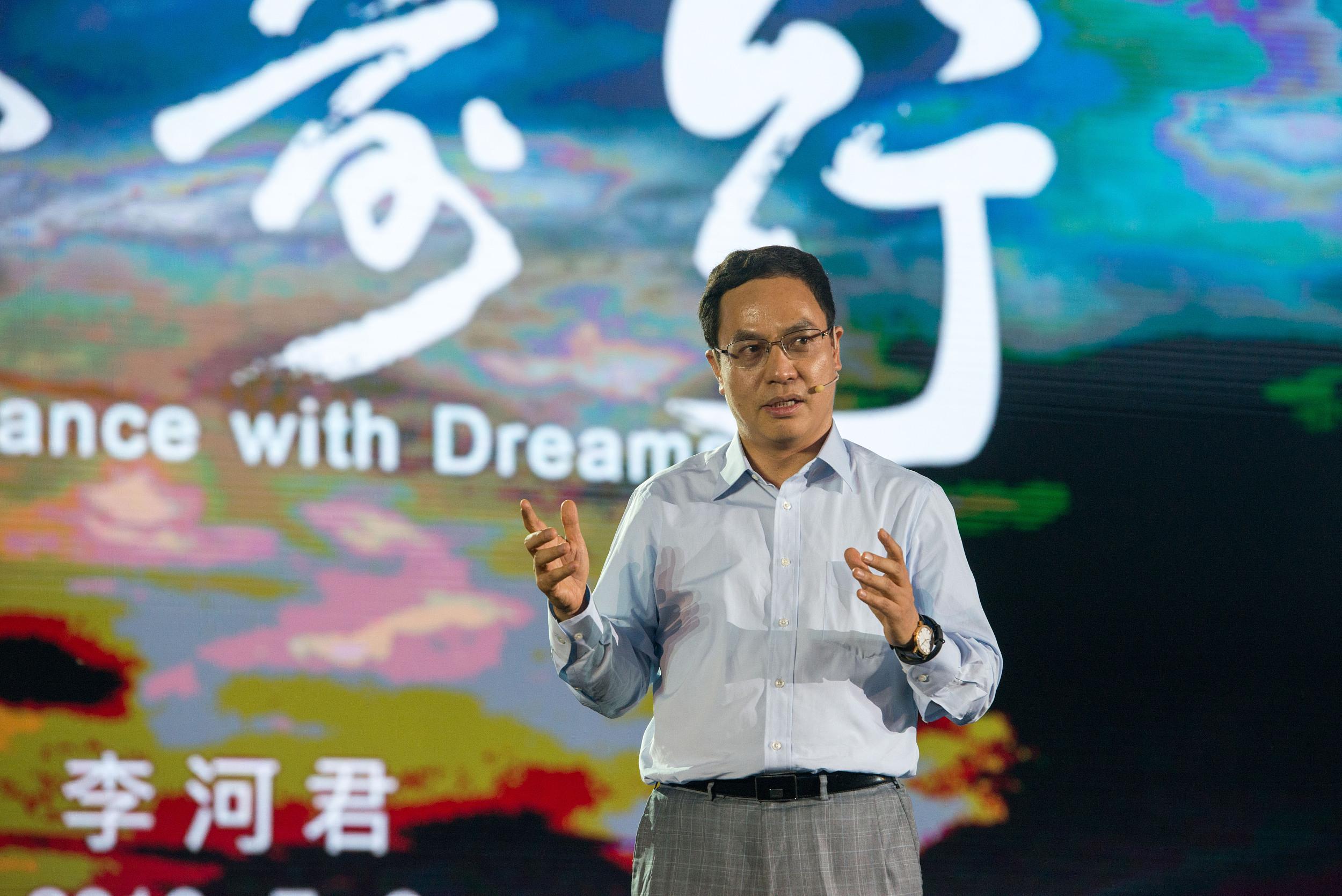 【推荐】刚刚被带走又一位中国前首富倒下汉能走了多少位高管
