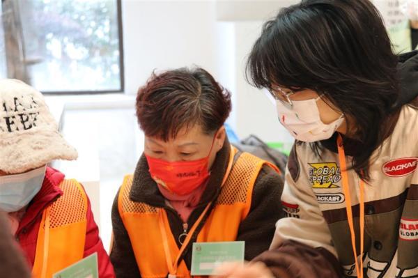 带认知症老人看艺术展览……一场关于记忆的展览，探索艺术无障碍导览-嘉里基金会