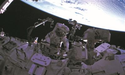 “我们在太空盖房子”——“最忙乘组”执行神舟十四号任务回顾-陕西翼远科技产业有限责任公司