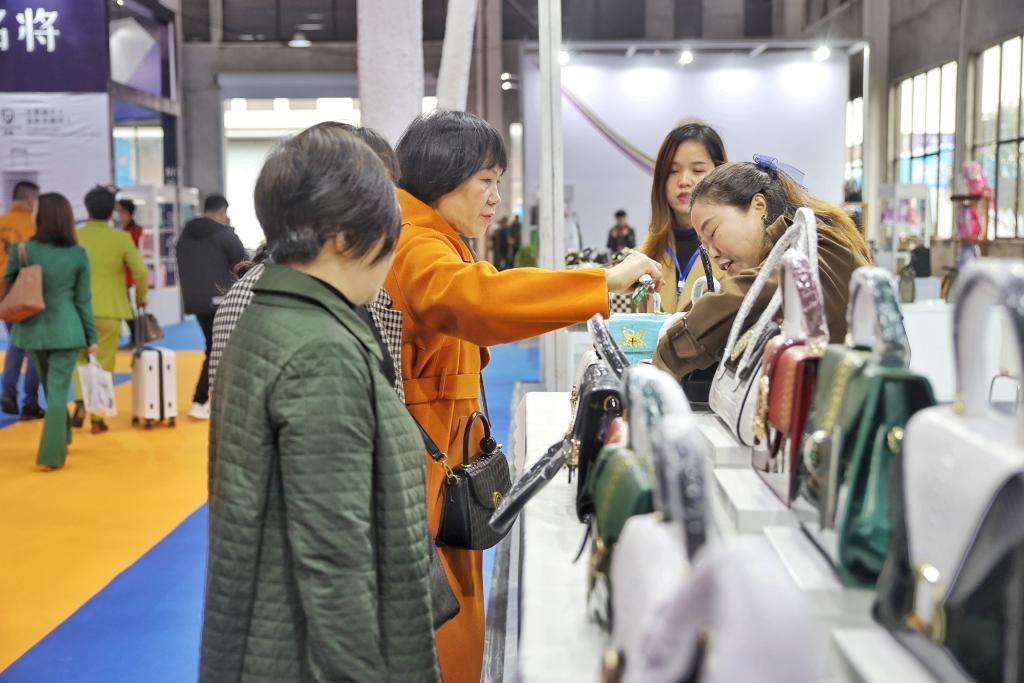 强信心·开新局丨山区县何以引来沿海企业？——湖南蓝山打造皮具箱包产业集群观察-上海上游轻工机械有限公司