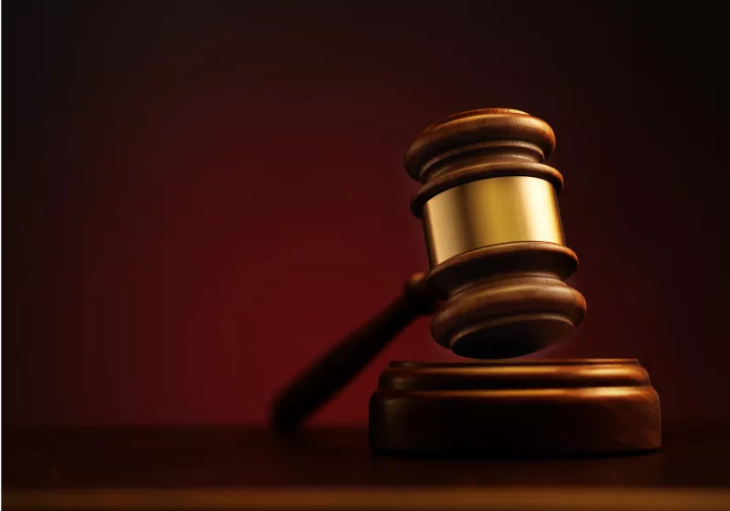 哺乳期内女职工拒绝调岗遭辞退法院判决公司支付赔偿金-女子拒绝在公司哺乳遭解雇