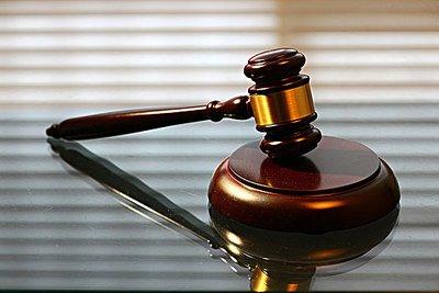 被儿子起诉判赔61万余元！男子驾车出事故致妻子死亡，终审法院改判了-开车撞死人保险公司全赔吗