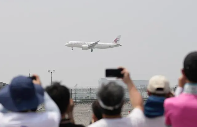 强观察｜C919首次商飞圆满完成，如何载起“航空梦”？-中国商业飞机有限公司副总