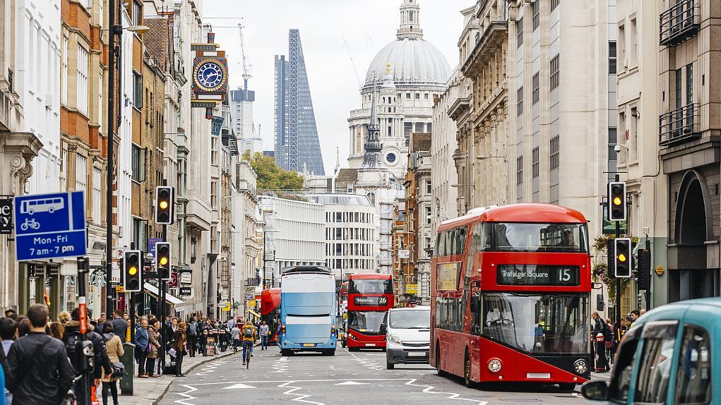 慈善机构报告：2022年英国17人口因经济拮据面临饥饿-英国人月收入多少