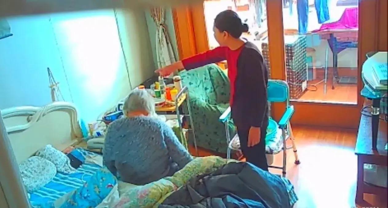 94岁老人举报保姆虐待还卷走250万养老钱，记者探访小区：各方说法不一-房100西安公司